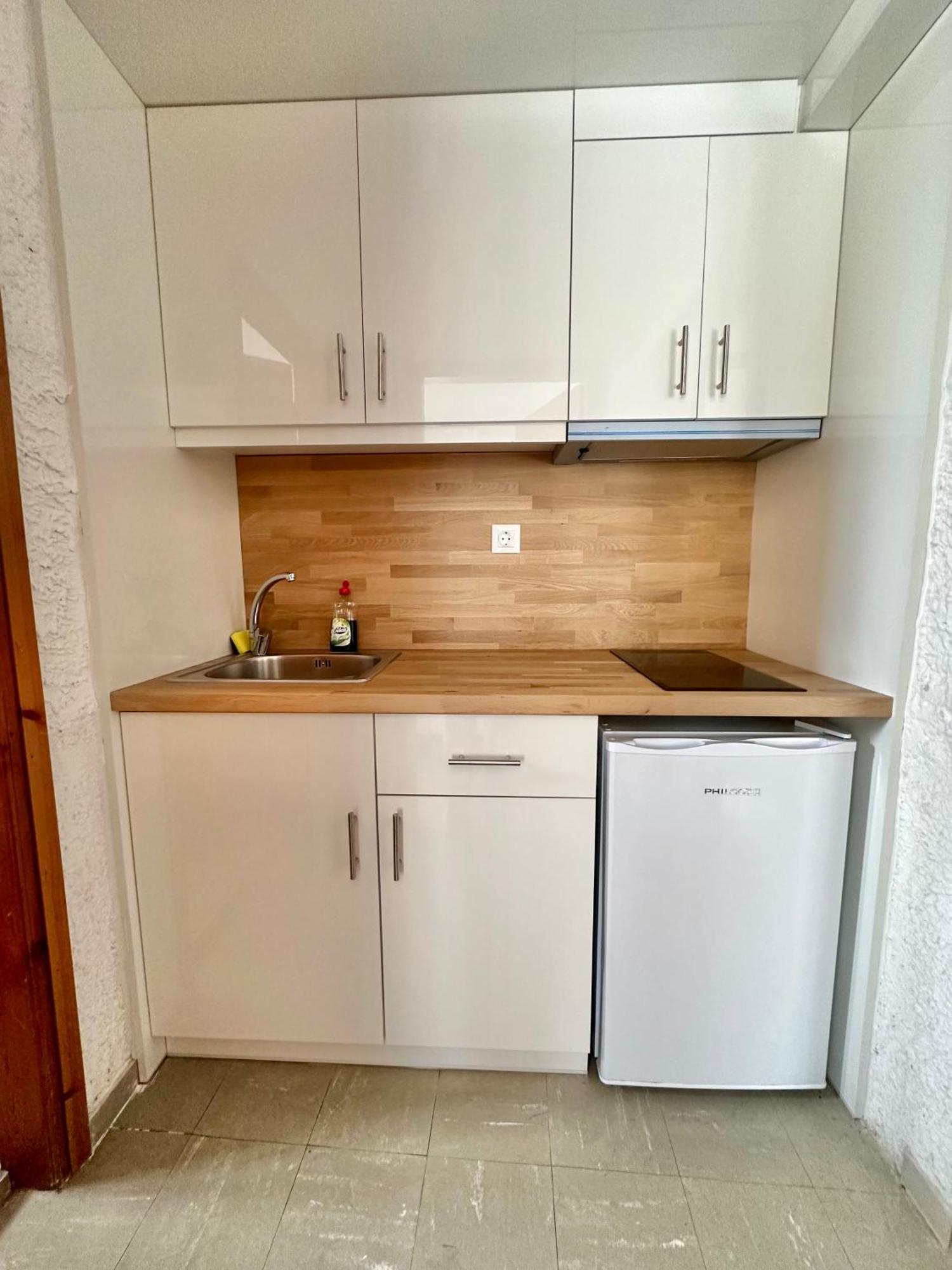 Katerina Apartments Néos Pírgos Szoba fotó