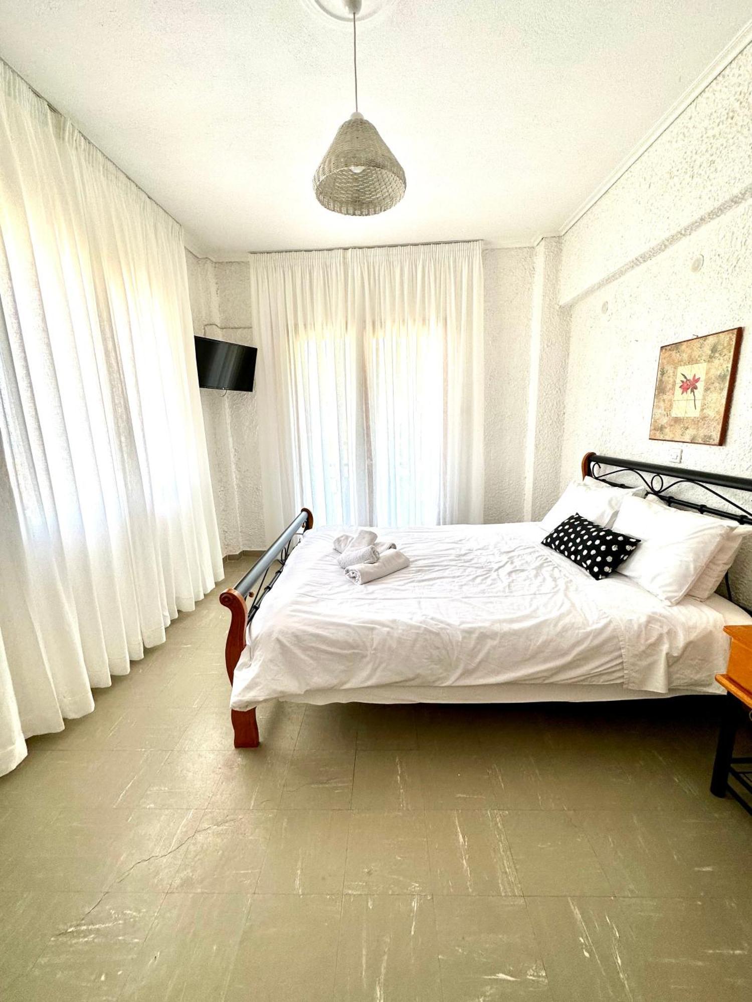 Katerina Apartments Néos Pírgos Szoba fotó