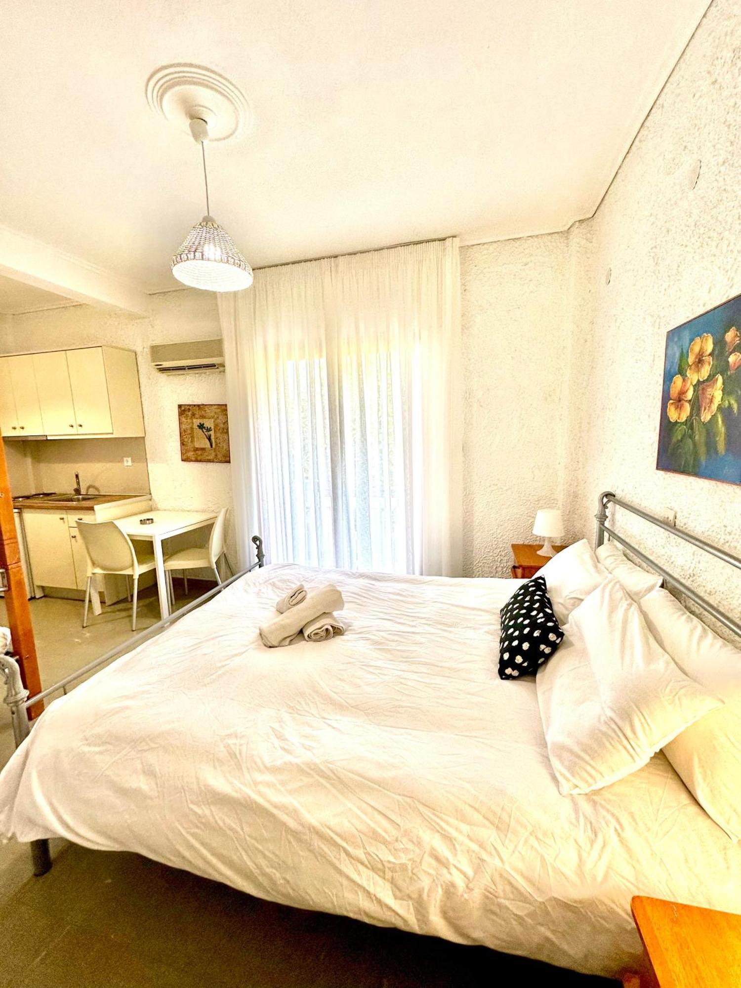Katerina Apartments Néos Pírgos Szoba fotó