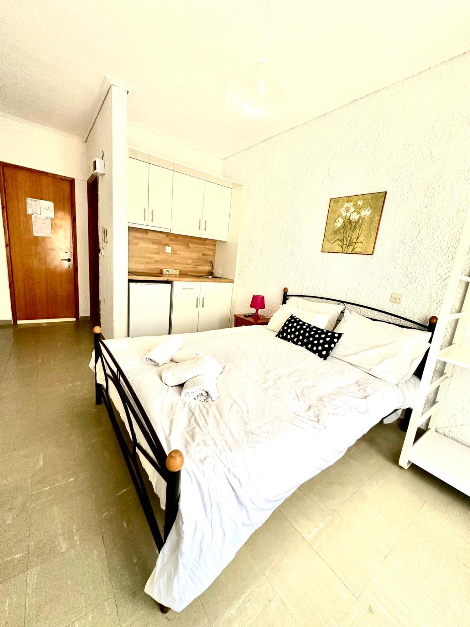 Katerina Apartments Néos Pírgos Szoba fotó