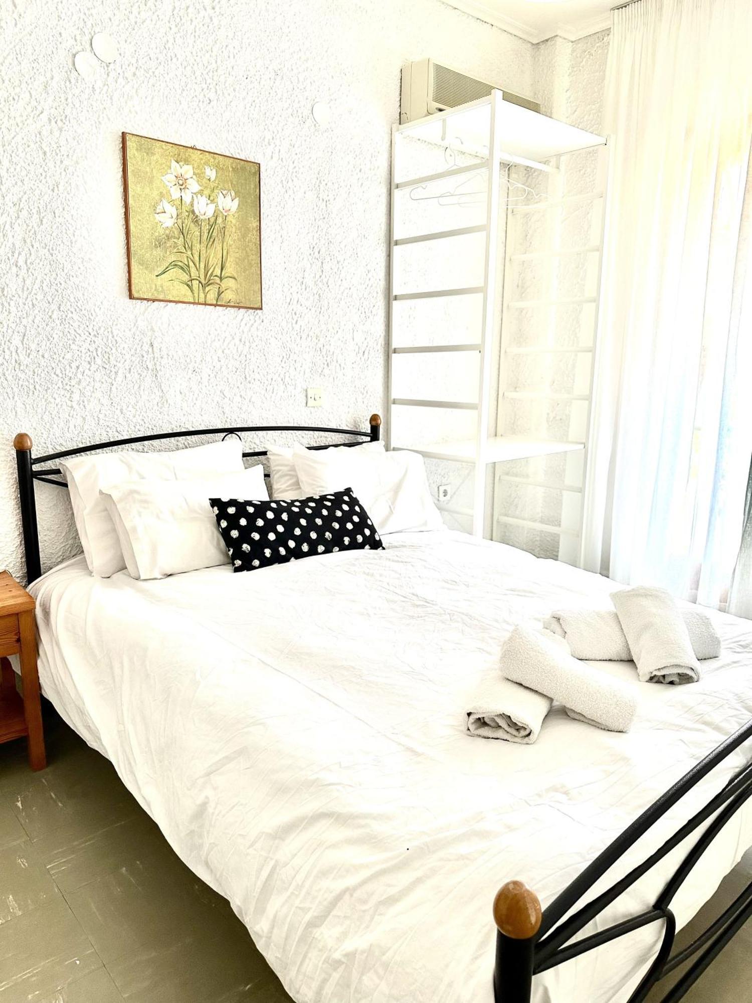 Katerina Apartments Néos Pírgos Szoba fotó