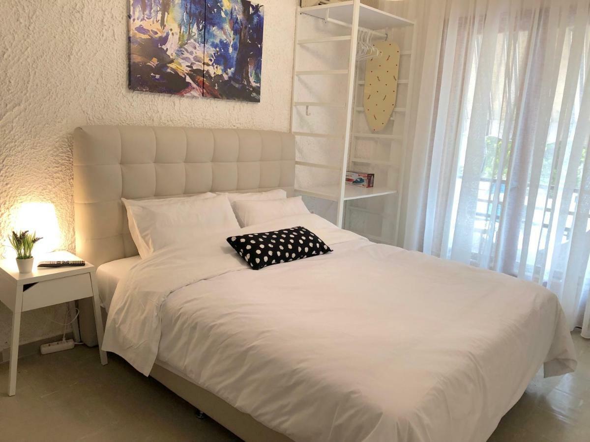 Katerina Apartments Néos Pírgos Szoba fotó